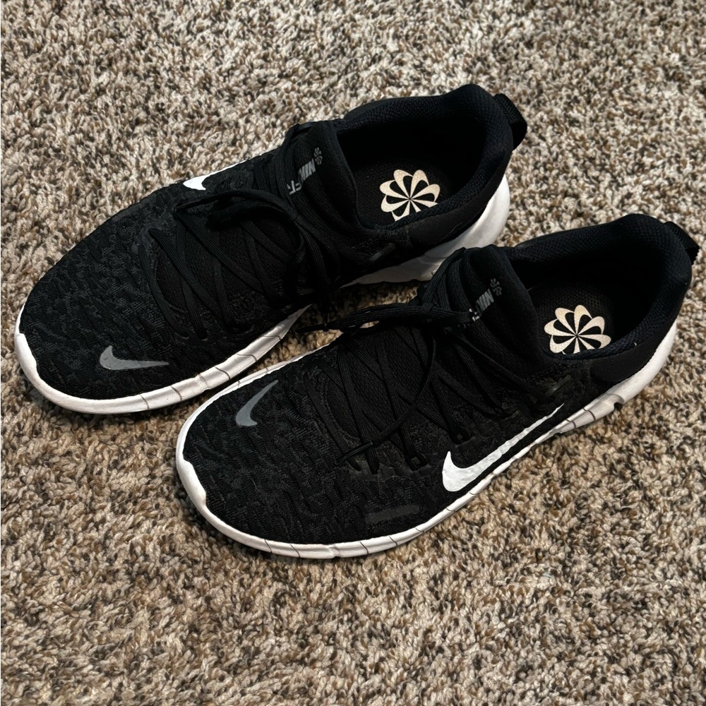 Nike Free - Black and White